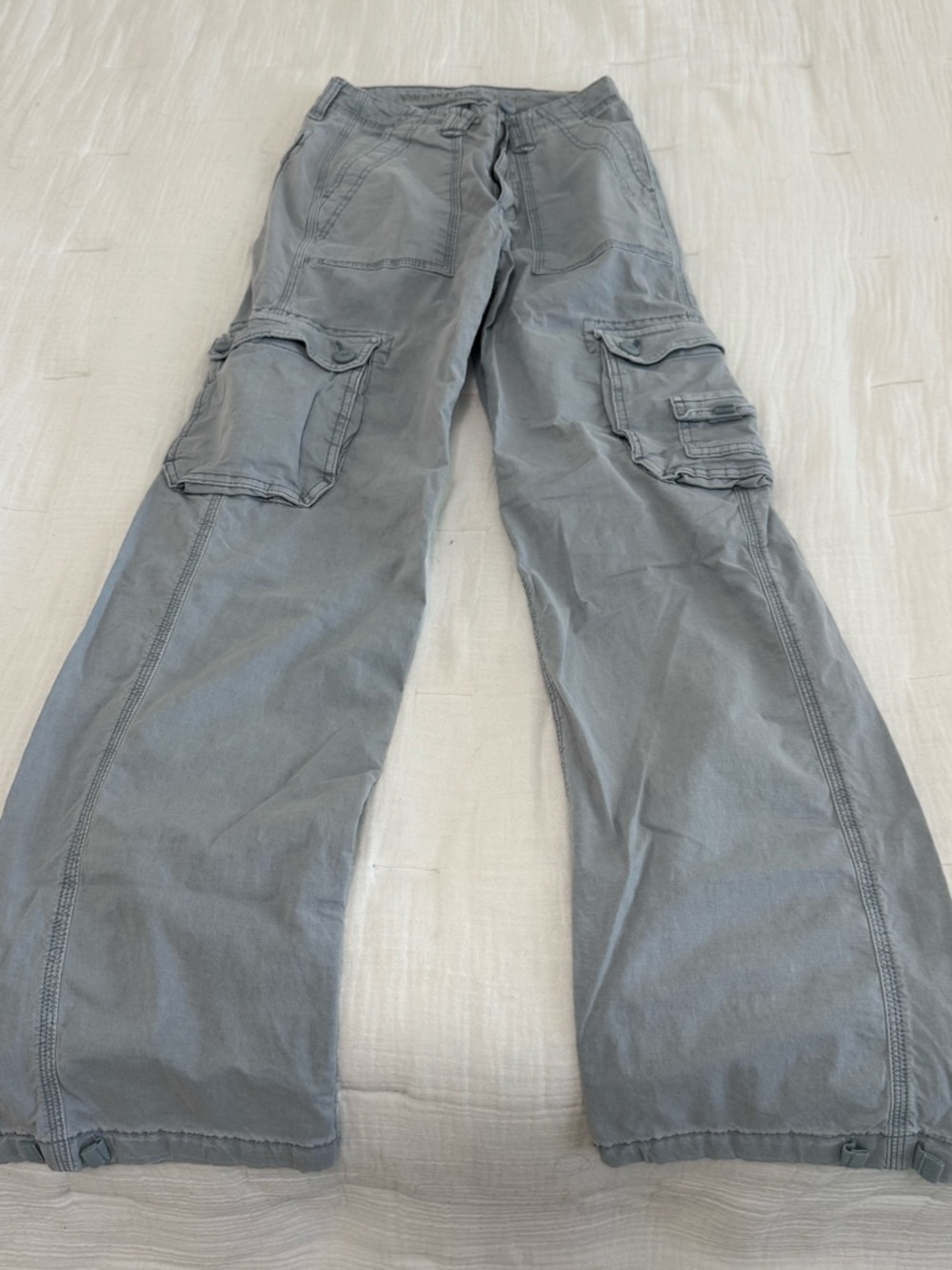 American Eagle Outfitters Gray Men's Cargo Pants - Utility Pocket Style